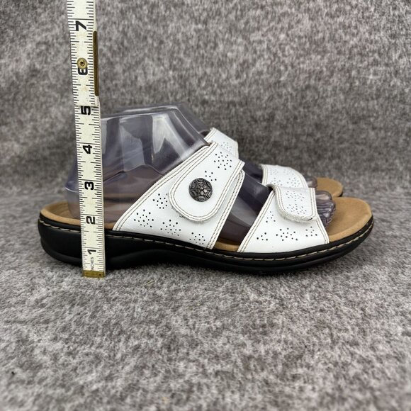 ✅Womens 9M Clarks White Leather Sandals Adjustable Straps Cushion Casual Comfort - Picture 7 of 13